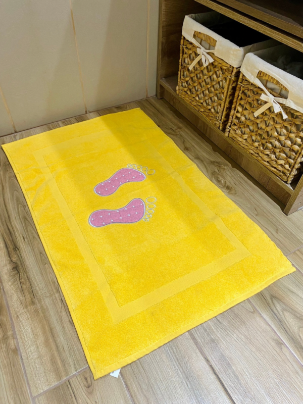 Alfombra de baño con patitas