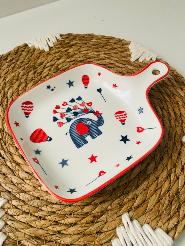 Plato decorativo de loza con diseño de animales