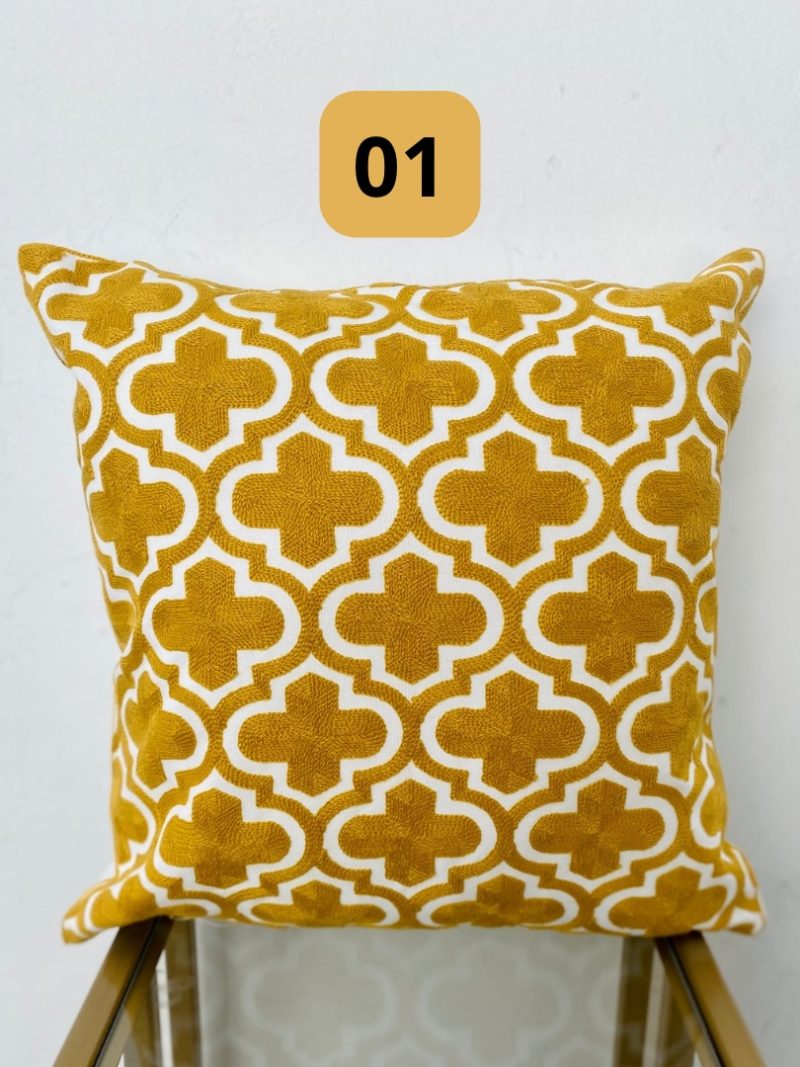 0A263FC5-00D2-4A31-8F8B-7F953E67DD9D.jpg Funda de cojines bordados Isadora