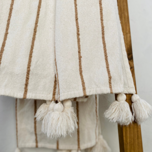 Mantas tipo pieceras con borlas