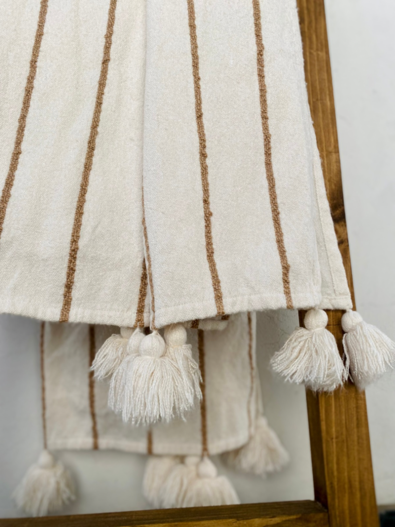 Mantas tipo pieceras con borlas