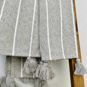 Mantas tipo pieceras con borlas