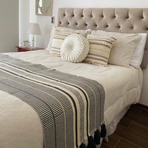 Piecera con flecos Valeria