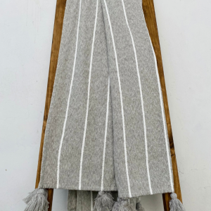 Mantas tipo pieceras con borlas