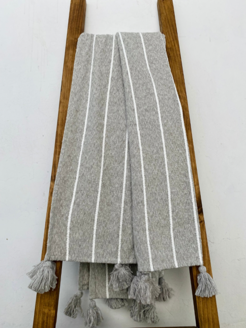 Mantas tipo pieceras con borlas