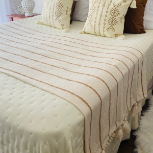 Mantas tipo pieceras con borlas