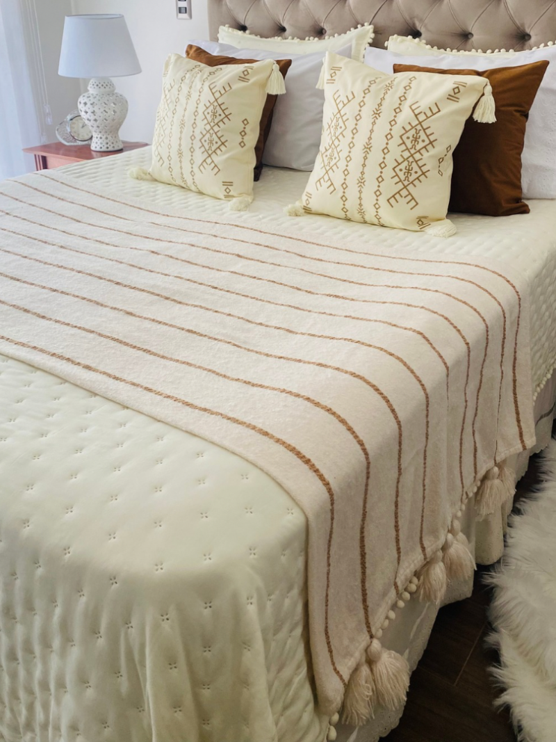 Mantas tipo pieceras con borlas