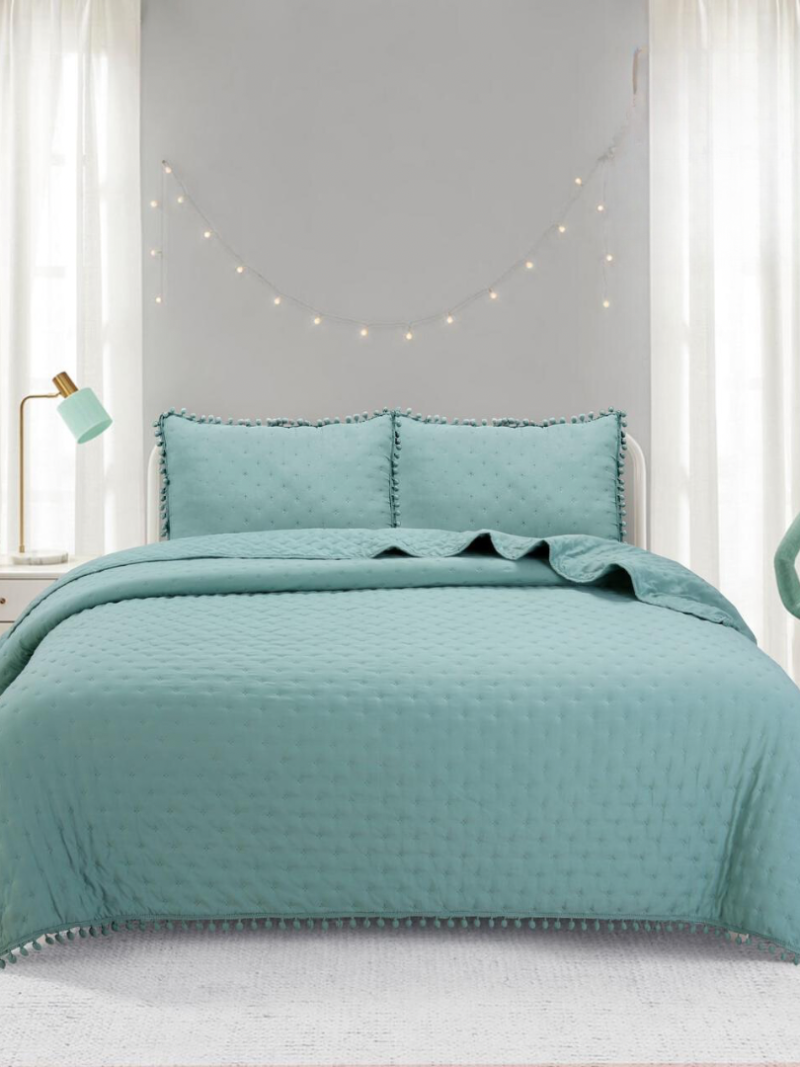 AF43FF31-A706-4FF3-9D20-A9B04C80BC4B-2.png Cubrecamas con pompones