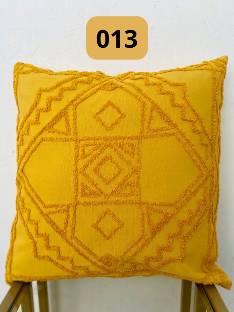 CD4663C8-5858-484C-ACA2-DC04CD021C58.jpg Funda de cojines bordados Isadora