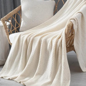 Manta lisa con borlas