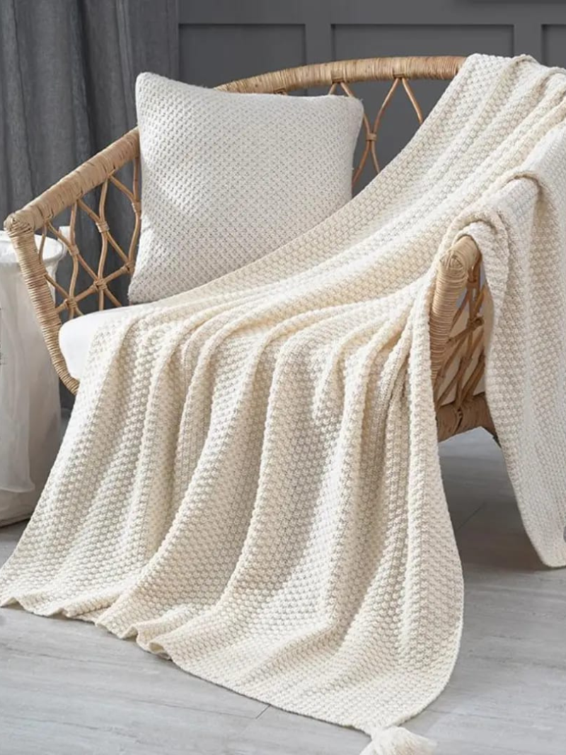 Manta lisa con borlas