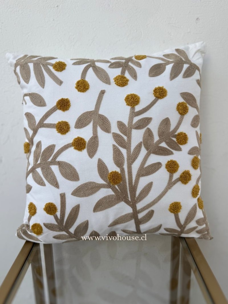 Sin-titulo-810-x-1080-px-10.jpg Funda bordada Mimosa