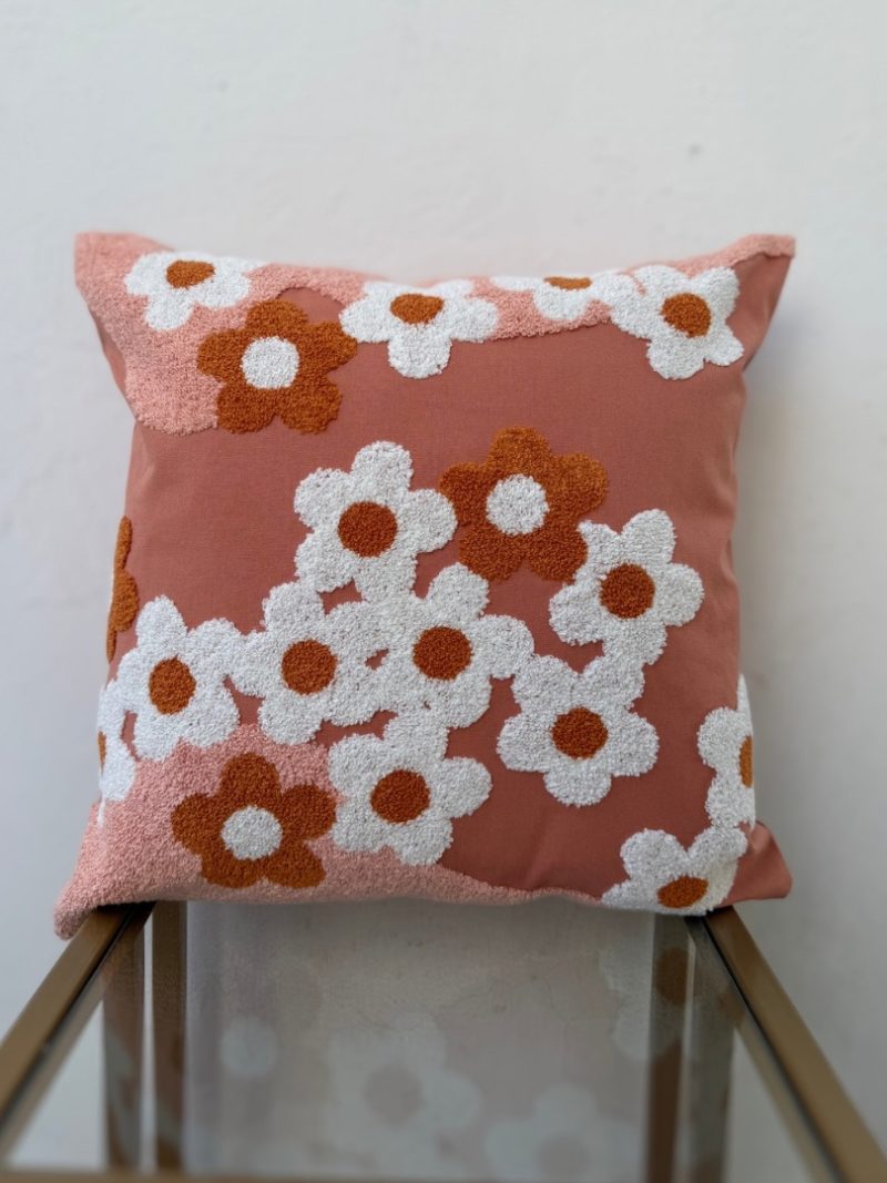 Sin-titulo-810-x-1080-px-4-3.jpeg Funda bordada Lirio