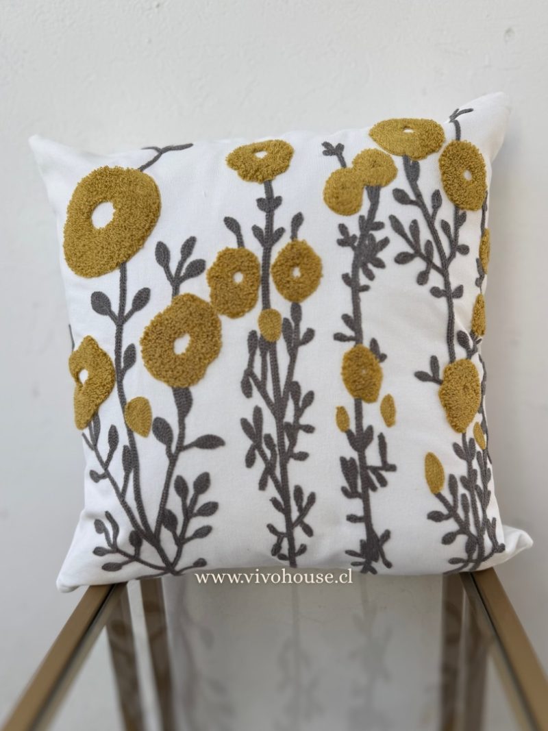 Sin-titulo-810-x-1080-px-8-1.jpg Funda bordada Miel